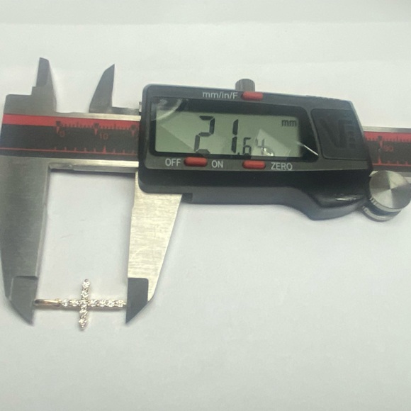 Beautiful 14 k yellow gold Cross Pendant with Diakonds - Picture 6 of 10